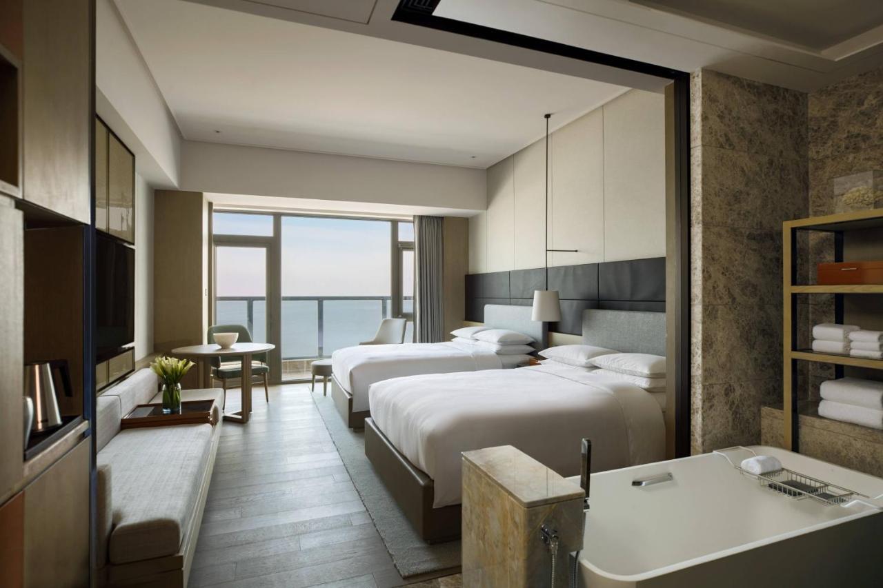 Yantai Marriott Hotel Bagian luar foto