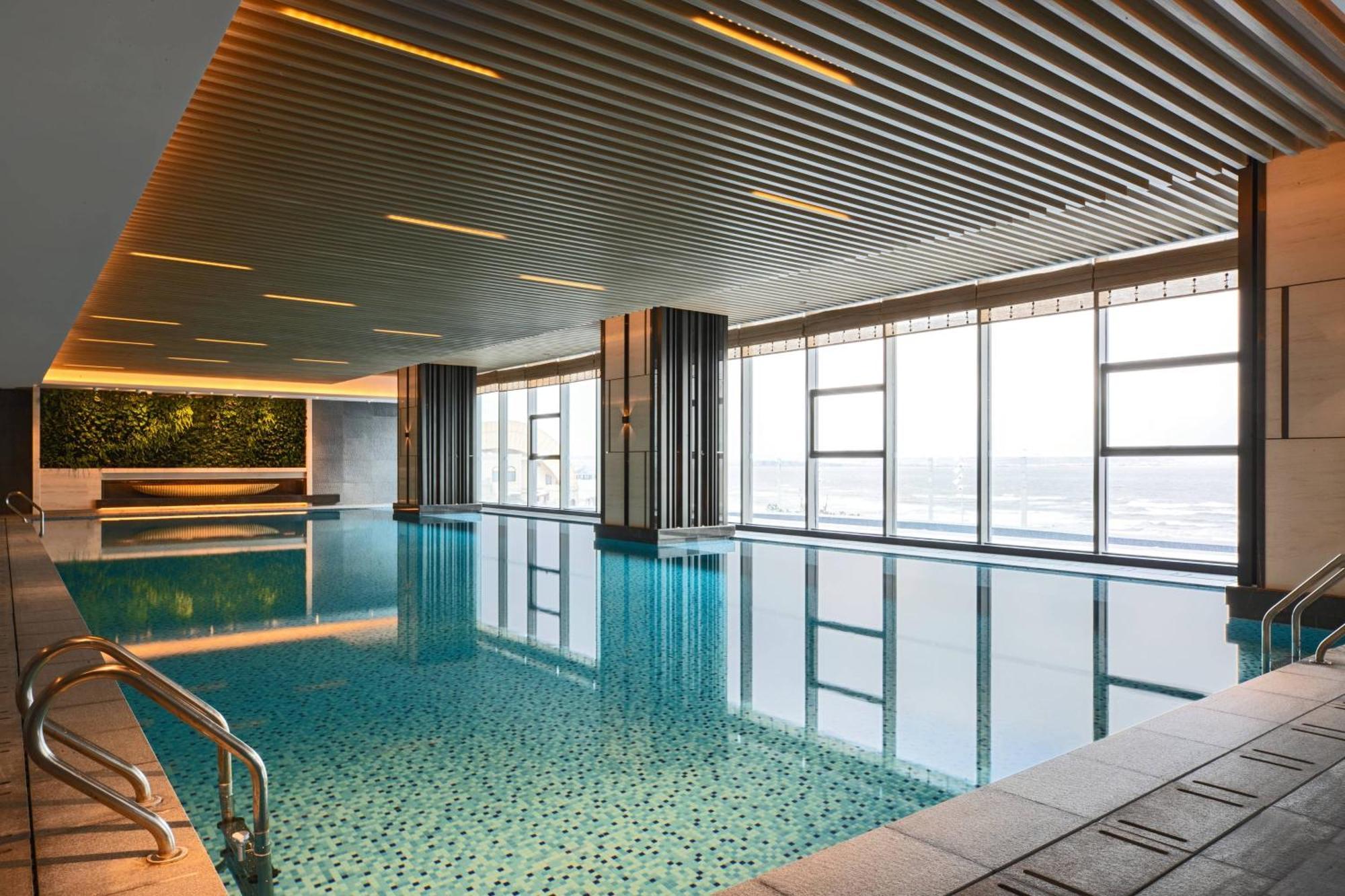 Yantai Marriott Hotel Bagian luar foto
